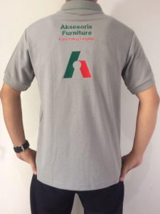 Kaos kerah seragam